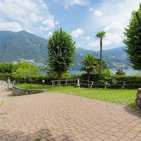 D'oro - View With Pool