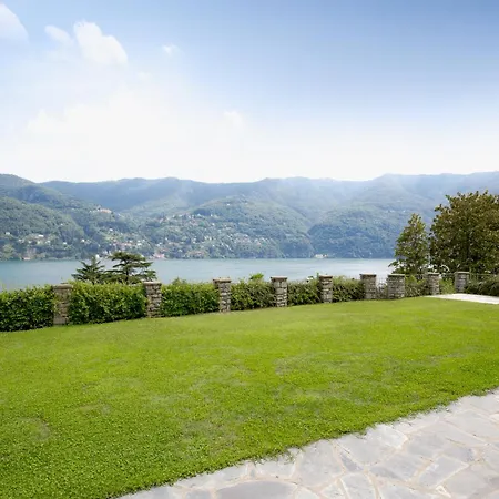 D'oro - View With Pool