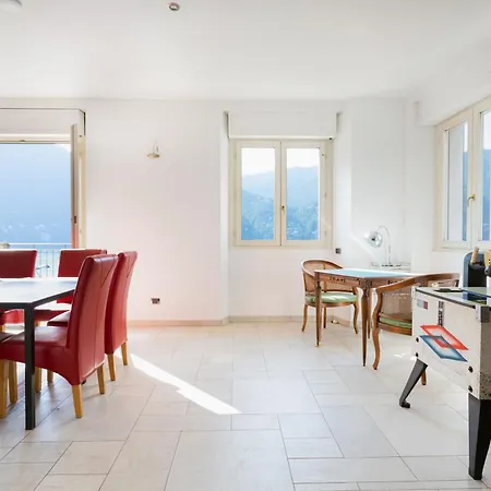 D'oro - View With Pool לאליו